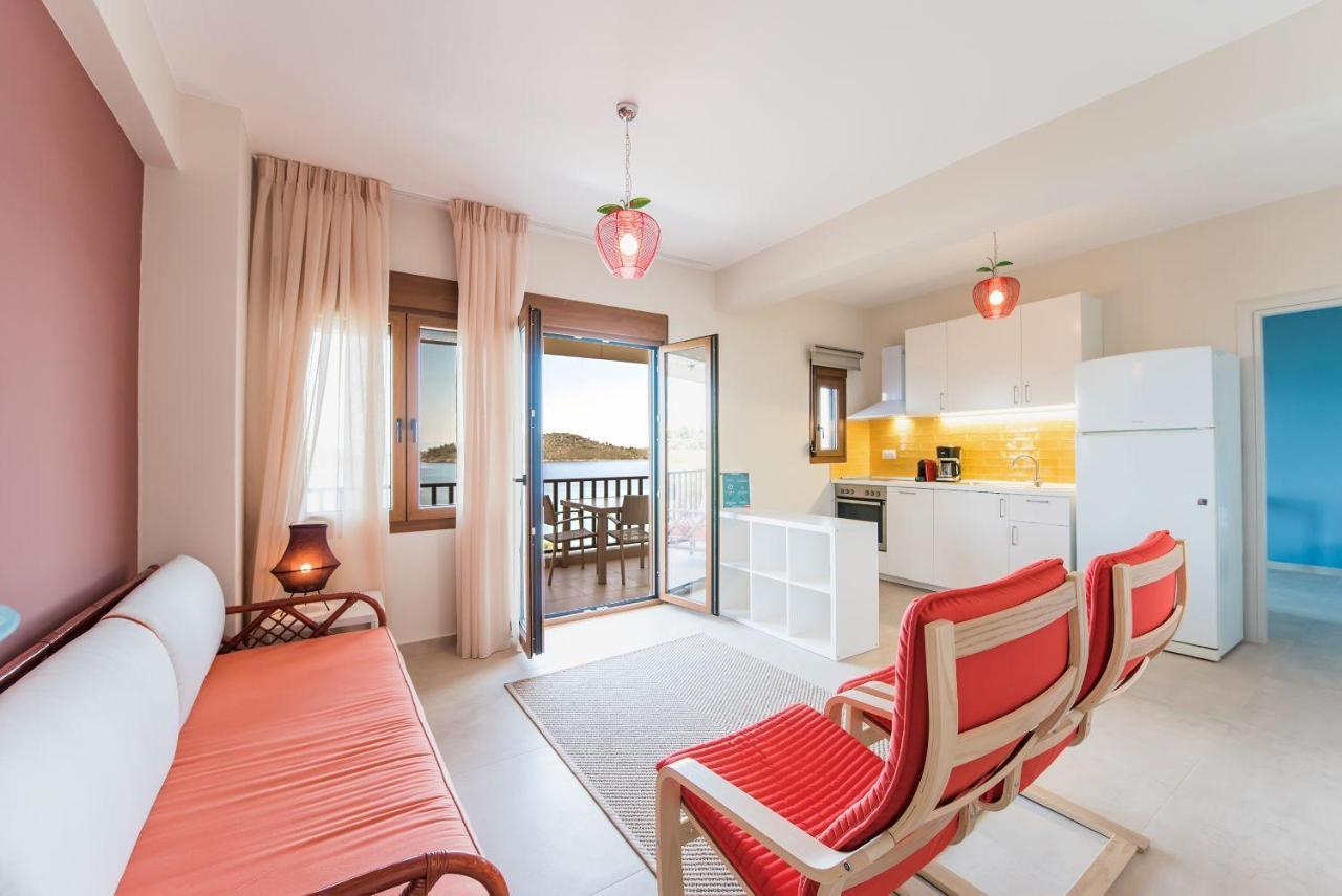Nereus & Oceanus Beachfront Apartments, Lagonisi Beach #Feelslikehome Ormos Panagias Exterior foto